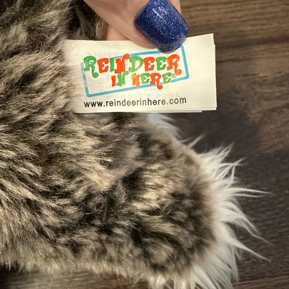 TRADITION REINDEER IN HERE A CHRISTMAS FRIEND SENT FROM SANTA PLUSH FIGURE - Picture 5 of 5